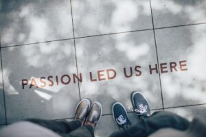 Leviers émotionnels, expériences positives et fidélisation: L’influence des émotions sur l’acte d’achat
